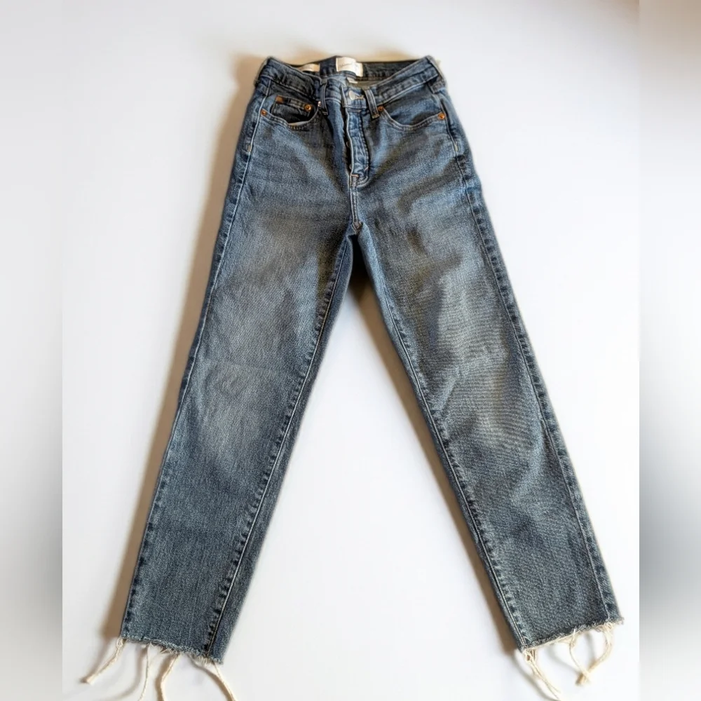 Universal Thread Jeans Women's Size 6R Slim Mid Rise Fringe Hem Straight